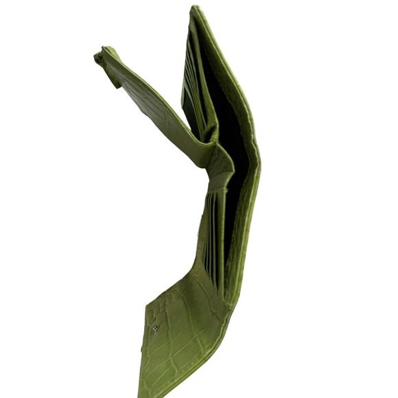 Michael Kors “Natasha” croc embossed leather wallet. - Picture 6 of 11